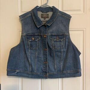 NWT Torrid Cropped Denim Vest, Size 4